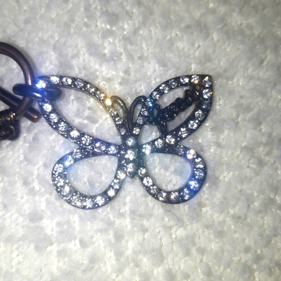 🆕️🚨🌸Guess🌸🚨 Rhinestone Butterfly Bracelet  Gun Metal w Toggle Clasp - Picture 3 of 5